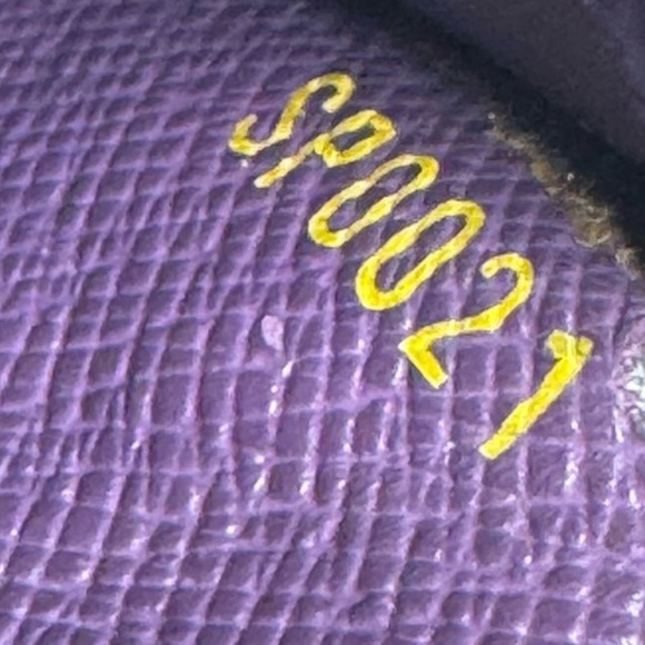 LOUIS VUITTON Epi Leather Yellow Porte Monnaie Billets Cartes Wallet
converted - Picture 7 of 12